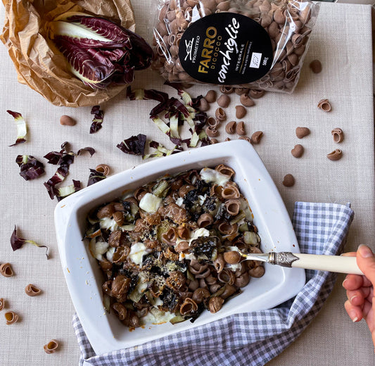 CONCHIGLIE DI FARRO AL FORNO CON RADICCHIO E BUFALA