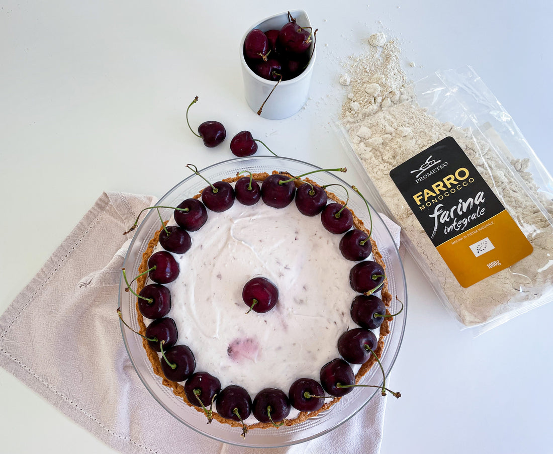 TORTA DI FARRO CON CREMA VEGETALE E CILIEGIE