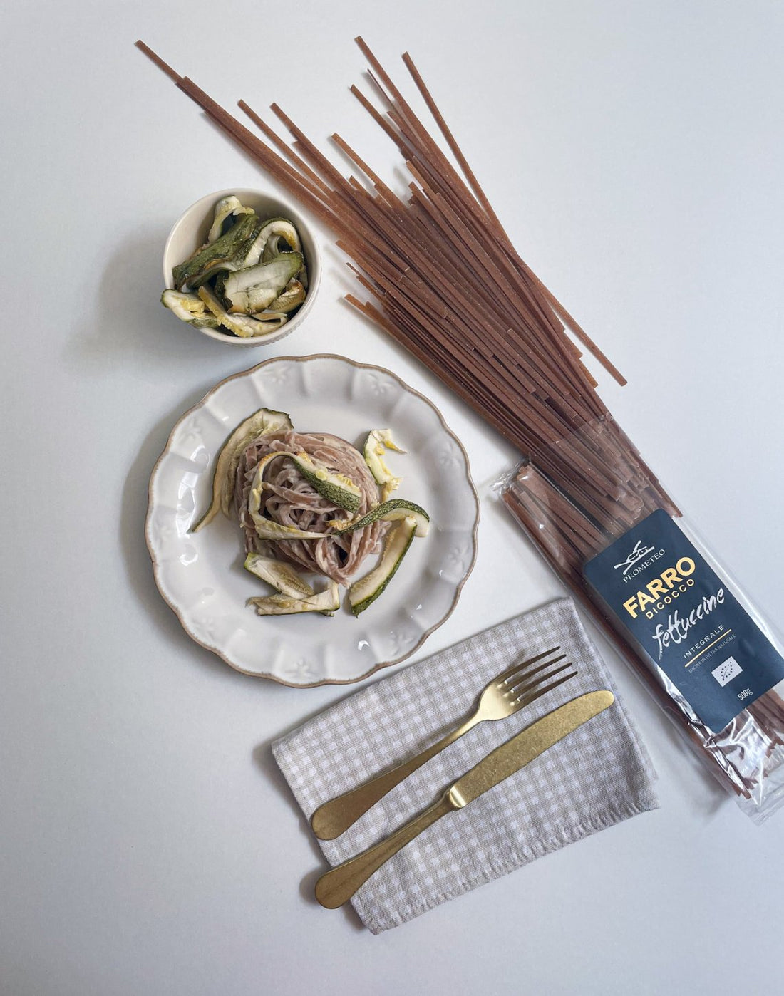 FETTUCCINE CON HUMMUS DI CANNELLINI E ZUCCHINE GRIGLIATE
