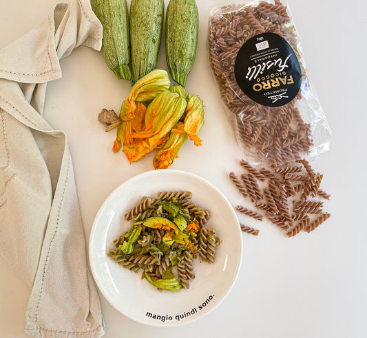 FUSILLI DI FARRO CON CREMA DI ZUCCHINE, ZENZERO E FIORI DI ZUCCA