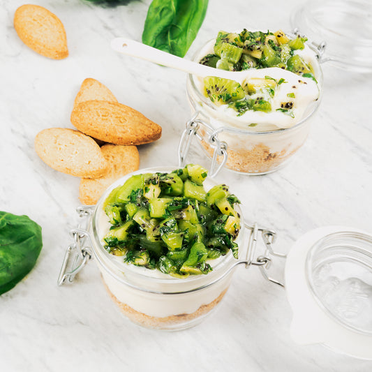 Cheesecake con biscotti di farro e kiwi al basilico
