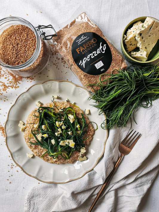 Polenta di farro con agretti e roquefort