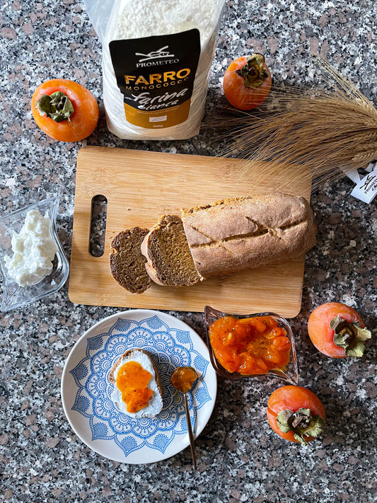 PANE DI FARRO CON YOGURT E CACHI