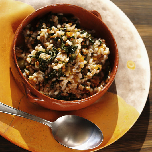 Farro con cavolo nero, zucca e lenticchie