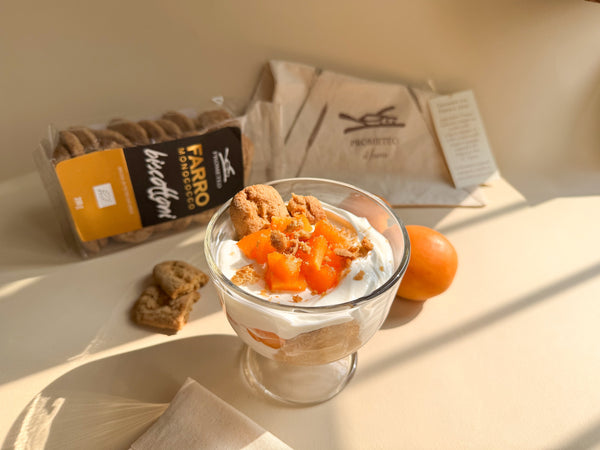 COLAZIONE YOGURT BISCOTTONI DI FARRO E ALBICOCCHE