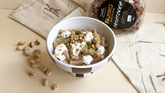 CASERECCE DI FARRO CON MELENZANE AFFUMICATE STRACCIATELLA E PISTACCHI