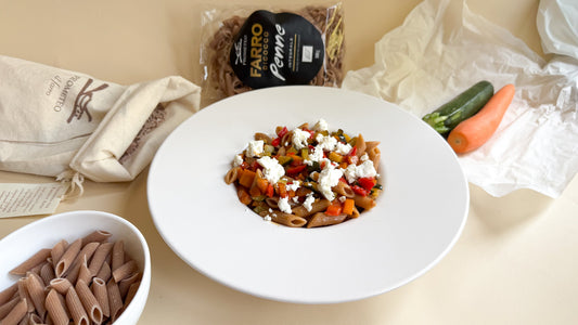 PENNE DI FARRO FETA E VERDURE