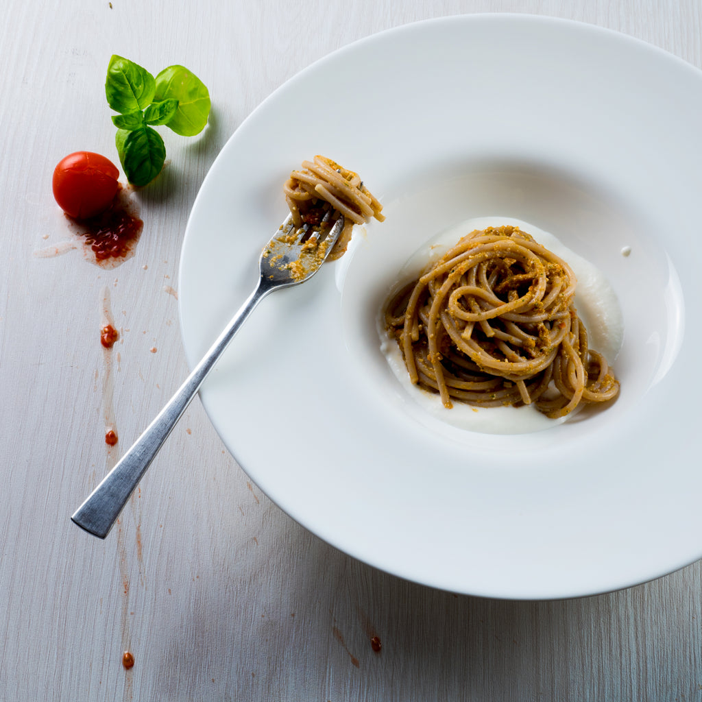 Spaghetti al pesto di pomodorini e crema di burrata